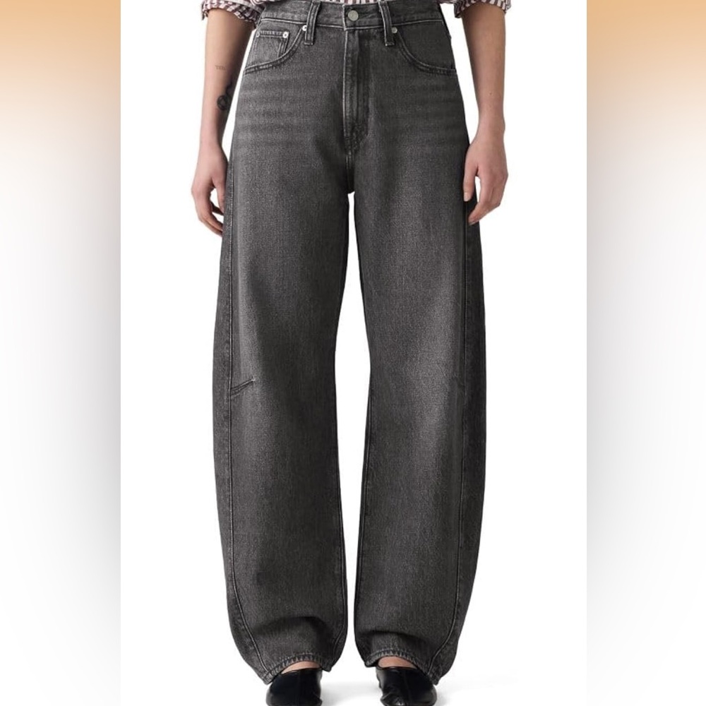 Levi’s cinch barrel black jeans never worn